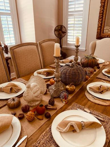 thanksgiving table photo